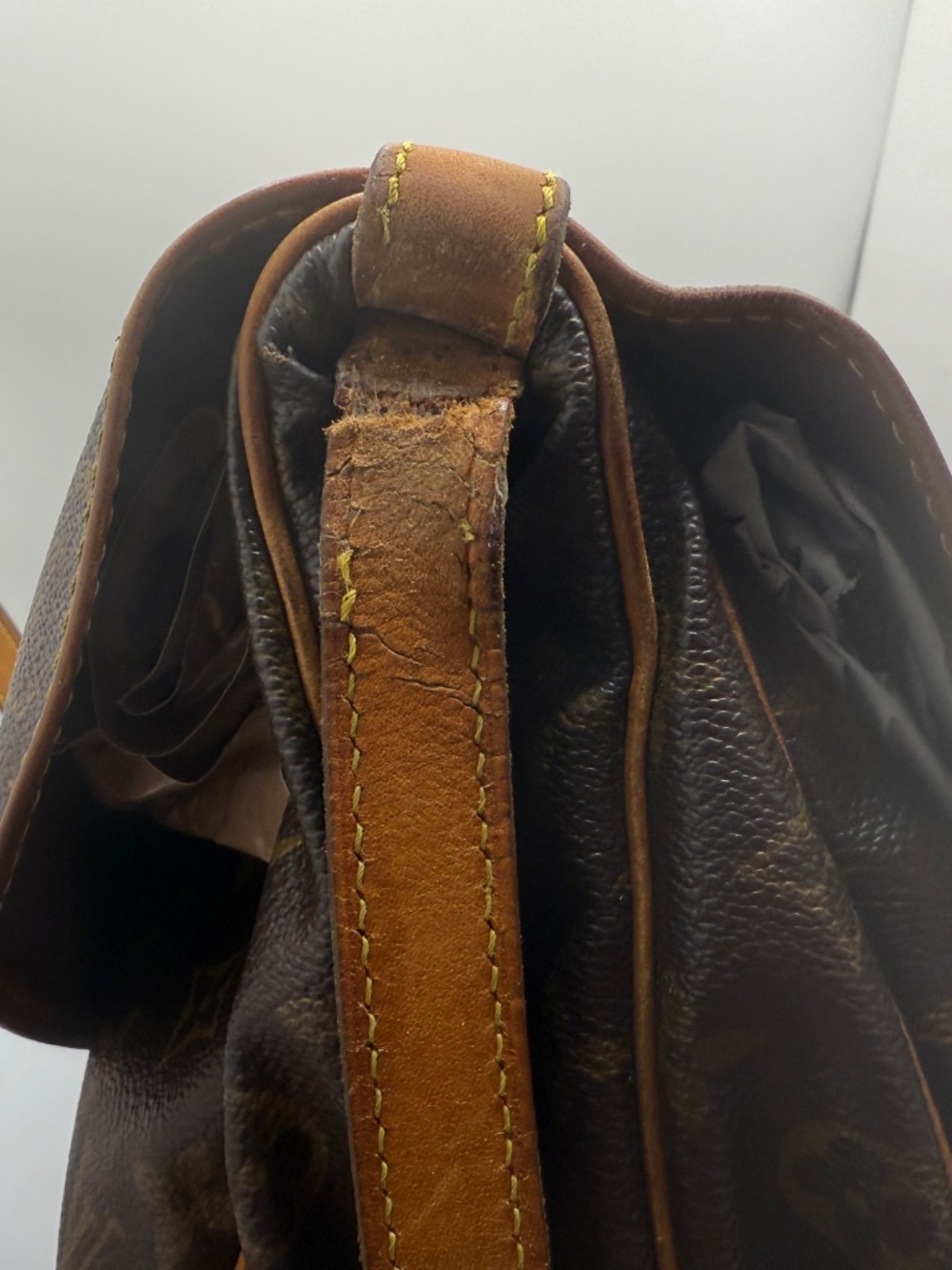 REGAL LOUIS VUITTON MONOGRAM MM CROSSBODY BAG! - Picture 9 of 17